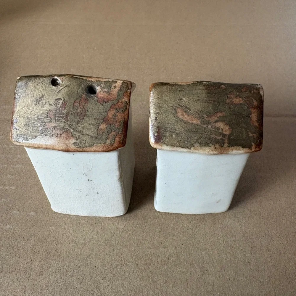 Vintage Ceramic Salt and Pepper‎ Shaker Set Outhouses 